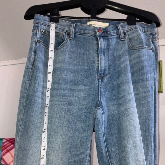 GAP High Rise Blue Jeans - Picture 6 of 6
